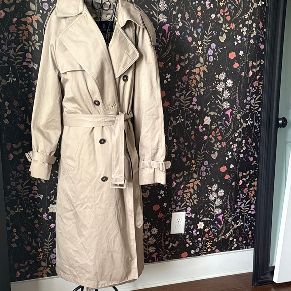 Classic London Fog Beige Trench Coat - Picture 1 of 7